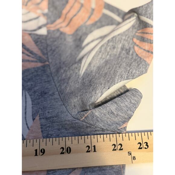 Here's an SEO-optimized listing for your Ben Sherman T-shirt (size XL): - Picture 4 of 10